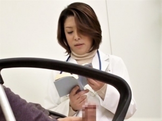 〖センズリ鑑賞〗美しすぎる40代の女医がオナサポ？まさか挿入までしちゃうなんてぇ
