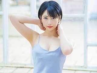 《夏目響》ネコ顔の神過ぎる巨乳娘がBITCH化して二本同時フェラや潮吹き手マン★★勃起チクビを吸われたら騎乗位ピストンで中イキ