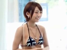 【海ナンパ】日焼けケアと偽り水着女子大生を卑猥なマッサージからの流れでゴム無しでハメて中出し！