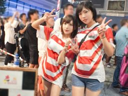 ラグビーWカップで盛り上がる美女2人をホールド→乱交スクラムしまとめてトラーイ！