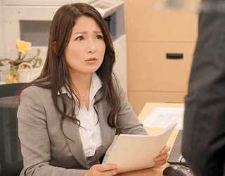 相部屋したホテルで部下に襲われカラダを許す女上司…部下のチンポに絆され以降オフィスやトイレでチンポを貪るようになる