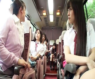 〖膣内射精〗うそだろっ！！女子校生に囲まれて男ひとりｗｗｗ修学旅行で開放的な同級生女子とパコりまくりだぜｗｗｗ