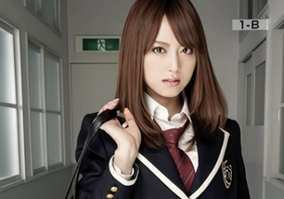 《吉沢明歩》「ねぇ♥いっぱい挿れて…♥」スレンダー巨乳おっぱいの超可愛い美人がおじさん先生を誘惑してセックスを楽しむｗ