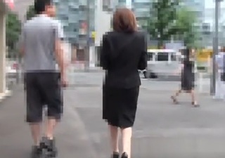 【OLｘAV鑑賞】「恥ずかしぃ…♡」個室で初見男性とAVを見て発情したスレンダー巨乳おっぱい美人お姉さんが中出しされるｗ