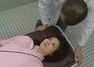 〈エロドラマ〉ヤリ場のない情欲を持て余し医師からヤられる妄想で擦る入院中の人妻。退院して家に帰れよ、もうww