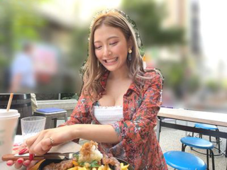 出会い系マッチングアプリで発見した爆乳おっぱいなエロギャル！ホテル連れ込み3P乱交セックスする淫乱ビッチなドスケベ美女！