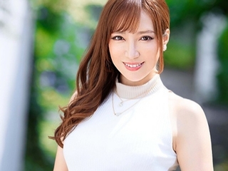 ≪デビュー≫キレイすぎると話題の熟女がAVに⁉「旦那とはレスです」欲求不満の人妻と不倫NTRエッチ