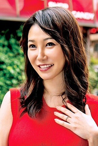 ☆人妻ナンパ☆ ４０歳になるこの慎ましやかで上品な顔立ちからは想像もつかない大胆騎乗位で腰を振りまくりイキ乱れる欲求不満の美人奥さまをナンパ！旦那が仕事に精を出す平日の昼下り名前も知らないナンパ師にエロ汁まみれのぐちょマンコを刺激され続けて絶頂欲求が高まった清楚な人妻の淫らな姿を見逃すな！