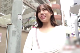 〈人妻ナンパ〉人妻の色気を振りまいて、うんうん彼氏”は”いないのね！うんうん要はレスなのね！ちんぽ見る目が熱い！ww