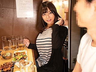 ≪人妻≫お店で口説いた奥様をかってに盗撮♡お酒に酔っぱらってエロイ体で不倫NTRエッチを隠し撮り♡
