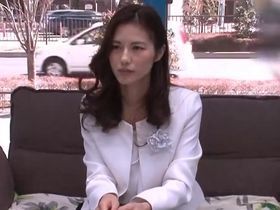 ナンパされた美人妻がマジックミラー号で浮気体験！スケベな本能を剥き出しにして肉欲に溺れる！