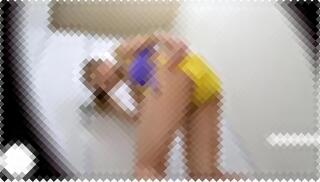 下痢便を漏らした水着女子「めちゃくちゃ汚れてしまった」それでは糞まみれのお尻を見てみましょう！御開帳！！