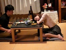 「もう…奥さんなんて呼ばないで」古アパートで独りで暮らす未亡人妻。寂しい男女が奏でる禁断の恋♥