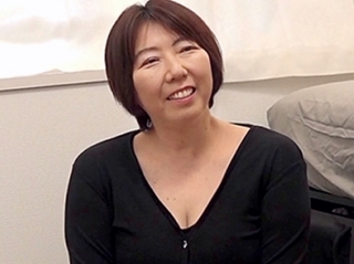 【五十路】『あぁッ、イっちゃう♥』ぽっちゃり爆乳なデブ主婦と乱れる濃厚Fuck！エロ水着でフェラ⇒ガン突きで昇天しちゃう
