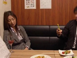 会社の飲み会で酔いつぶれてしまったOLさんが同僚に寝取られる