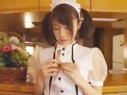 メイド姿で男を誘惑！好きな様にプレイを愉しむ