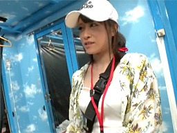 マジックミラー号のロケのリハーサル中に練習台として中出しされてしまう女AD