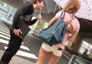 素人ナンパ「いいよーｗｗ」スレンダー巨乳おっぱい美脚の黒ギャルを口説いて飯食わせてからカラオケルームで肉棒しゃぶらせるｗ