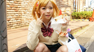 田舎っぽい黄色頭美少女がおじさんに服買ってもらってエッチ♡