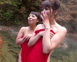 人気女優と混浴温泉！素人参加企画、人気熟女の「北条麻妃さんと村上涼子さん」が野外露天風呂にご入浴！