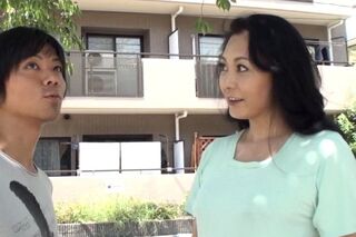 美魔女な熟女がおばさんマンコを生チンポで突かれて喘ぎ中出し 新庄孝美