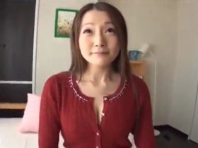 ナンパ師の巧みな口説きで裸にされ中出しされた巨乳若妻！