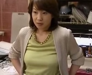 【人妻熟女】不自由な生活になった夫を裏切り他のちんぽで欲望満たす美人妻