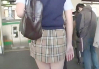 《逆痴ｶﾝ》「舐めさせてあげる♥」ムチムチ太ももの小悪魔美少女が車内でサラリーマンにクンニさせて後背位で挿入させてSEX