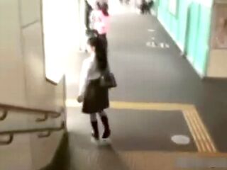 ＜電車痴漢＞地味で真面目なロリ巨乳…色白清楚なメガネJKをセクハラ急襲！エロ制服のデカ尻を強姦凌辱し悪魔の肉便器調教！