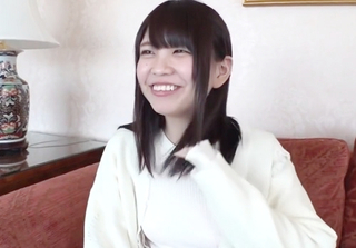 【女子大生】「かっこいいｗ好きｗ」イケメンに照れちゃうロリ可愛い美少女！騎乗位でイケメンの精子を受け入れる！！