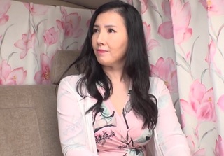 人妻ナンパ「な、生凄すぎぃぃ♥♥」巨乳おっぱいとムチムチ太ももがエロすぎる素人人妻・美魔女おばさんと生ハメ交尾！！