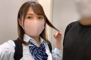 【個撮】18歳のロリカワ女子校生がオジさんテクで初めて潮吹き！激しいピストンにイキ狂う生中SEX