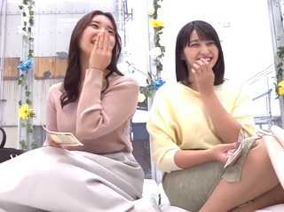 【MM号】「えっ！100万円！？」33歳と35歳の美人な素人奥様がママ友対抗！童貞逆ナン射精バトル！【人妻ナンパ】