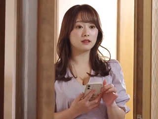 【義母】おっぱいデカい美熟女！義理息子の友達と爆乳ボディで生セックスをするお義母さん！【白石茉莉奈】