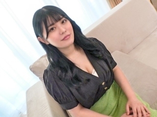 〖素人〗規格外の天然乳が揺れまくる 騎乗位からの眺めは圧巻です