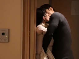 まさかうちの女房に限っては…！浮気調査で明らかになった美人妻の夜な夜な密会現場を完全盗撮♡