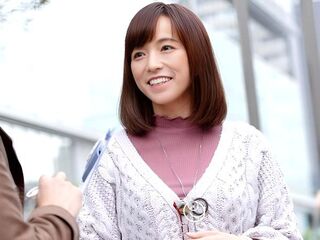 ＜人妻ナンパ＞色白清楚な55歳の素人熟女を車内連れ込み！乳首舐め…電マで発情した五十路おばさんをホテル誘惑し中出し不倫♡