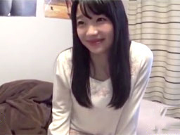 幼さの残る清楚ロリなペットショップの看板娘。頑なに誘いを拒んでいたけど口説いて連れ込み盗撮。