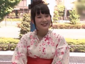 ナンパされたノリの良い浴衣娘がマジックミラー号で恥じらいながらも野球拳に挑戦！