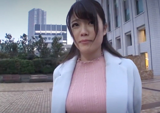 《超乳NTR》「か、感じます…♥」ムチムチ巨乳おっぱい清楚美人が寝取られ好き夫の前で中出しされ、野外リモバイ調教遊び！
