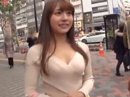 ホテルに入ってから終始緊張気味の色白お姉さんとのしっとりセックス♡