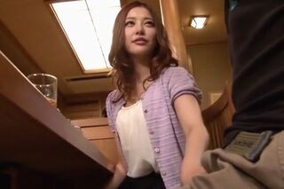 同窓会で同級生に股間を弄られて誘惑されて居酒屋店内でこっそりセックス 滝川かのん