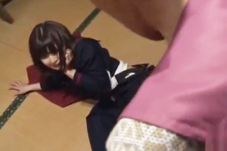 〈ヘンリー塚本〉留守中に学校の担任とヤってる娘を見た父はブチキレ包丁持ち出す！実の父におーかーさーれーる！（震