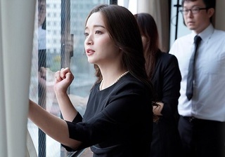 《三十路の未亡人》「いいよ…♥」スレンダー巨乳おっぱいの美魔女人妻・美熟女おばさんが娘婿に迫ってセックスする！