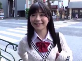 番組インタビューを装いナンパした制服女子に性教育と称してイラマ責め！