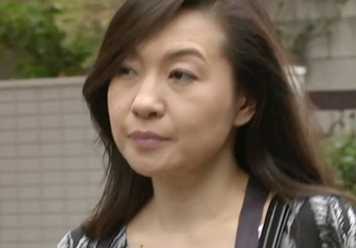 《ヘンリー塚本》「堕ろす前に…♥」ムチムチ巨乳おっぱい人妻熟女おばさんが娘婿と不倫！最後の中出し不倫交尾にふける！
