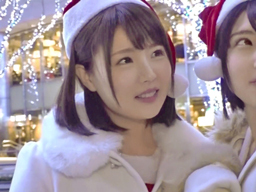 イケメンたちがエロサンタさんをナンパし大乱交パーティエッチ！