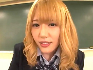 ビ◯ギャルパロディｗエッチが下手すぎるギャルJKがクラスメイトとSEX猛特訓 浜崎真緒