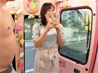 〖熟女ナンパ〗もうすぐ四十路ってマジすか 上品な熟妻も公開ディープキスでエロ覚醒