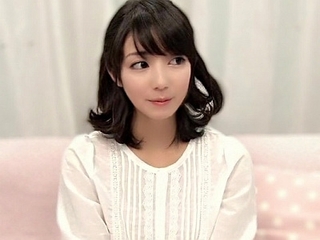 【マジックミラー号】清楚な美女がおチンポ握って筆おろし♥ 困り顔して、絶対してくれなさそうな美女が。。。